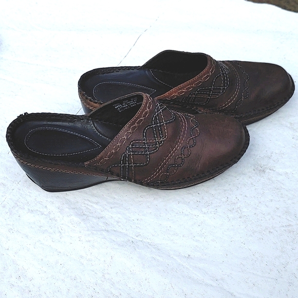 Ladies leather clogs,brown,decorative stitching,Clark's Artisan Collection, 8.5 - Picture 4 of 10